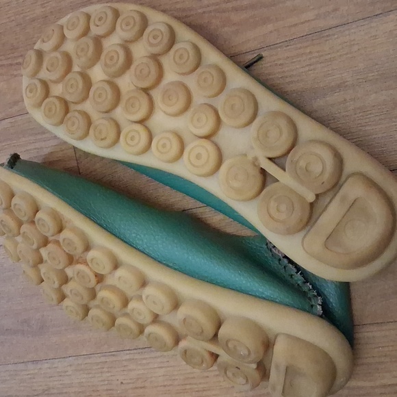 Green Leather Women's Loafer Moccasin Shoes - Picture 3 of 5